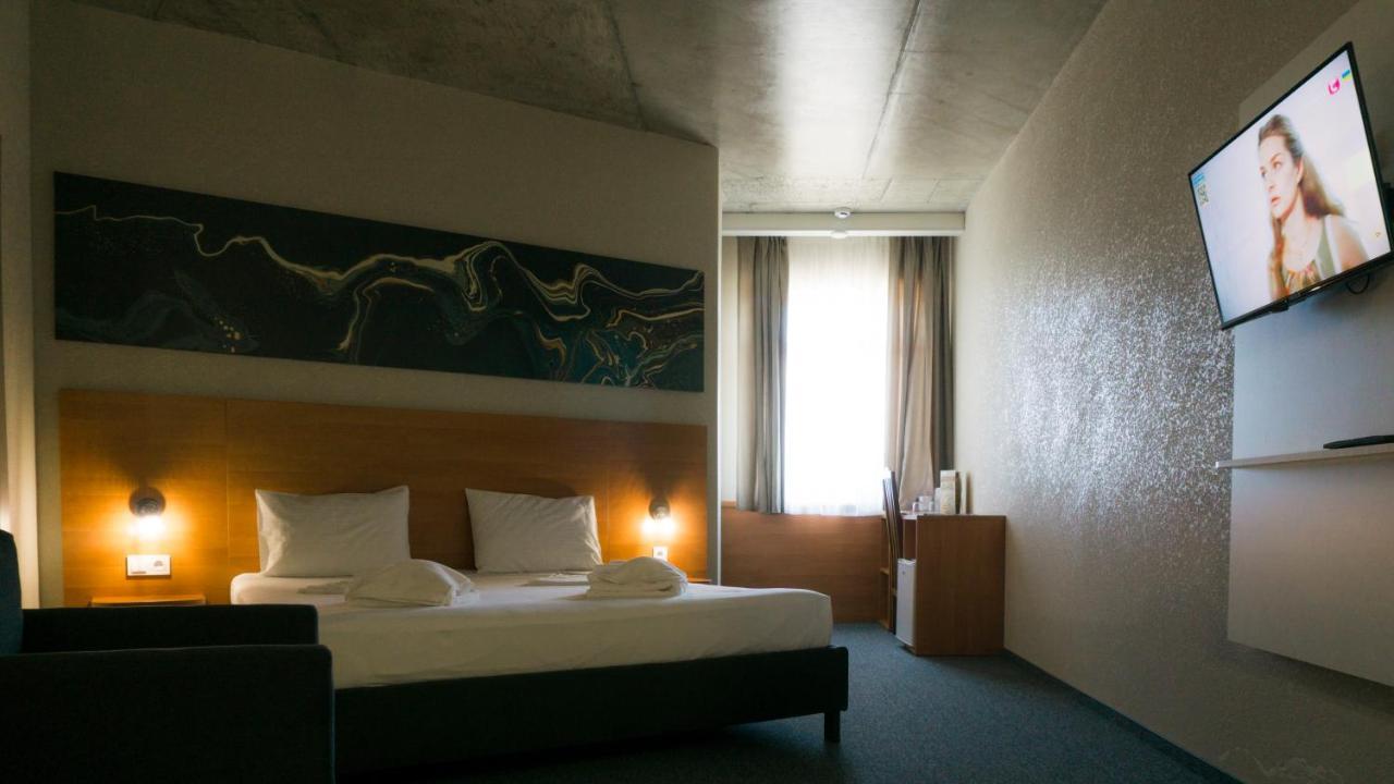 Arta City Hotel Yavoriv  Exterior photo