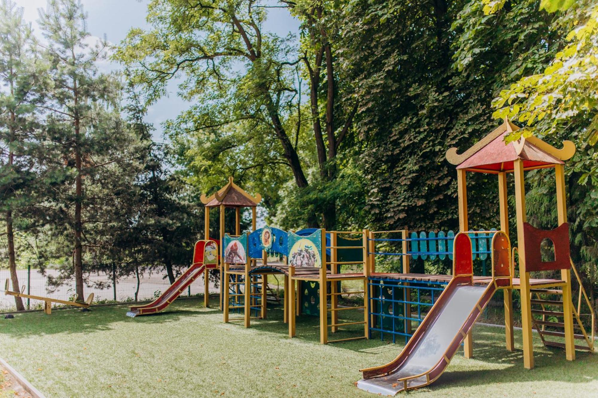 Arta City Hotel Yavoriv  Exterior photo