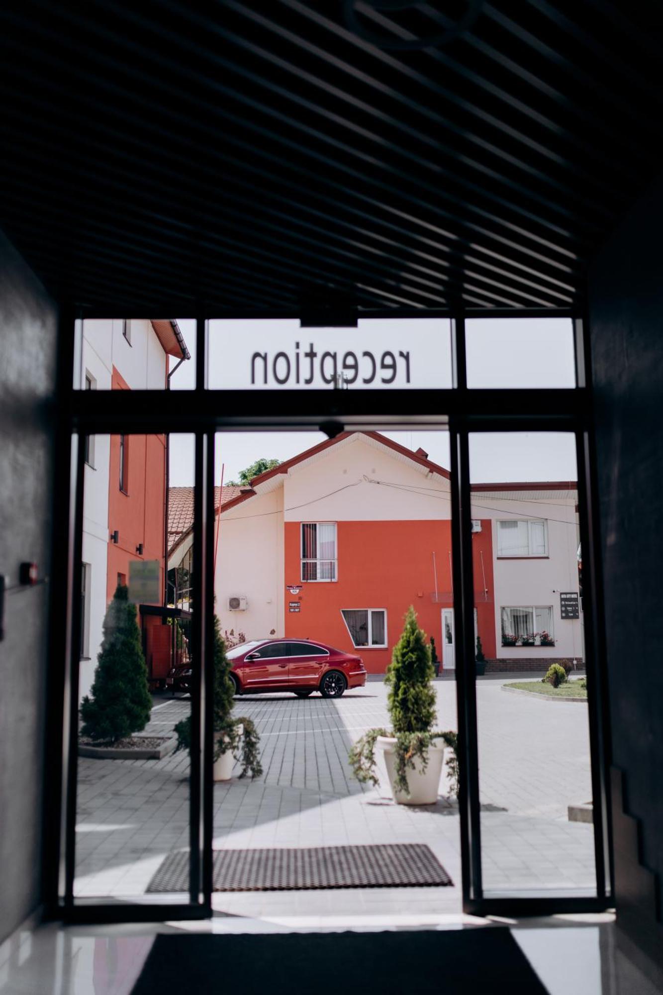 Arta City Hotel Yavoriv  Exterior photo