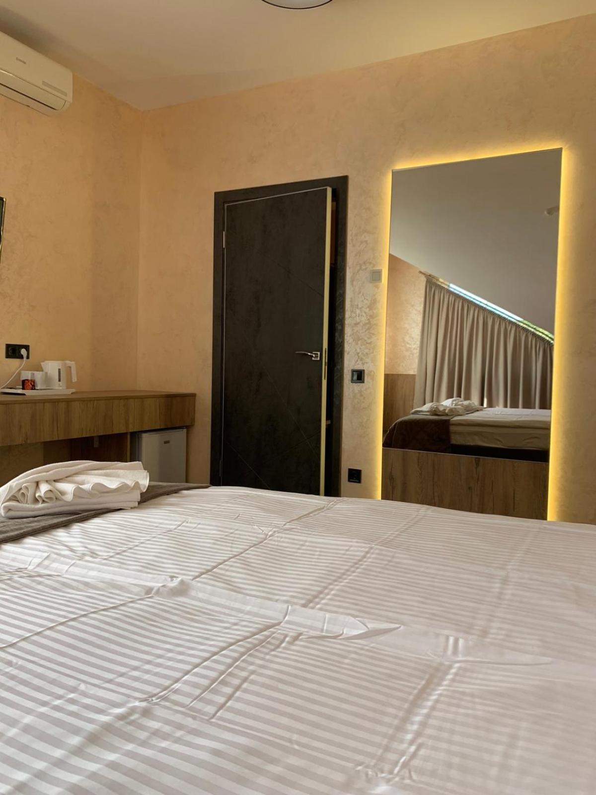 Arta City Hotel Yavoriv  Exterior photo